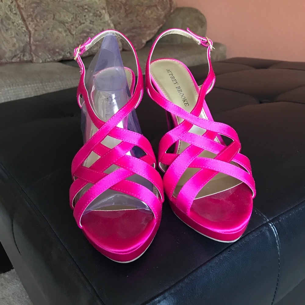 Fuchsia Pink Heels NWOT